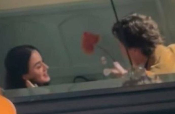 Eski başbakan Trudeau ünlü şarkıcıyla baş başa yemekte yakalandı!