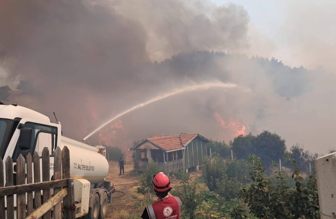 Yerlikaya 13 ildeki yangın bilançosunu açıkladı: 407 konut, 17 işyeri ve 96 ahır