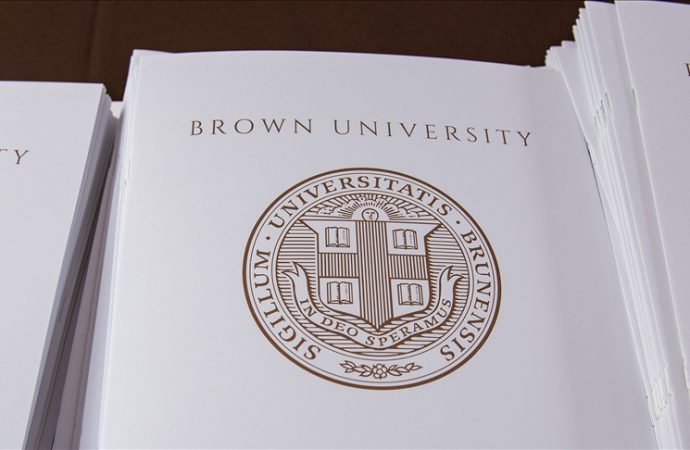 Brown Üniversitesi diz çöktü, araştırma fonları için Trump yönetimiyle anlaştı