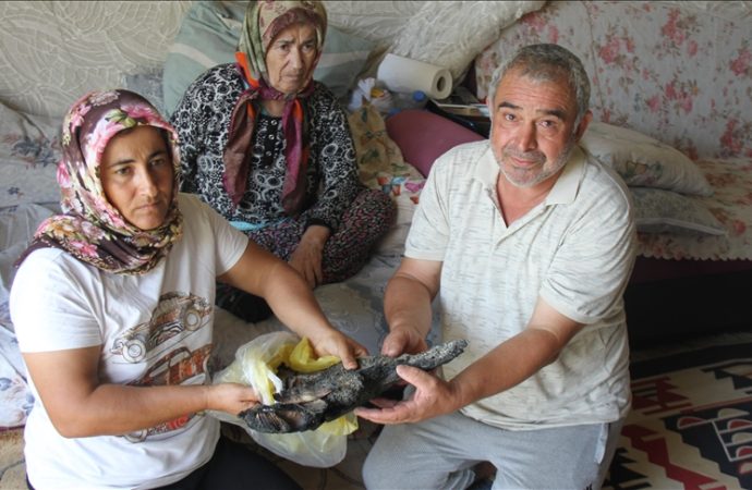 Yangında yatalak annesini kurtardı ama onun tedavisi için biriktirdiği para yandı
