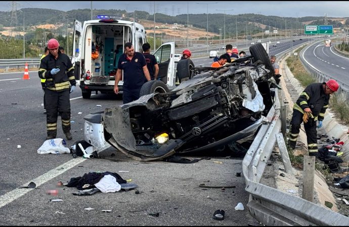 Otomobil takla attı, anne öldü, eşi ve üç çocuğu yaralı
