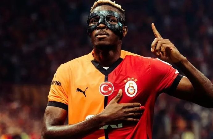 Kendi rekorunu kırdı: Osimhen’in uçuşunu 2,1 milyon kişi takip etti!