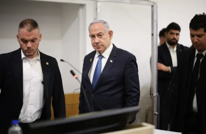 Netanyahu’nun koalisyonu elinin altından kayıyor