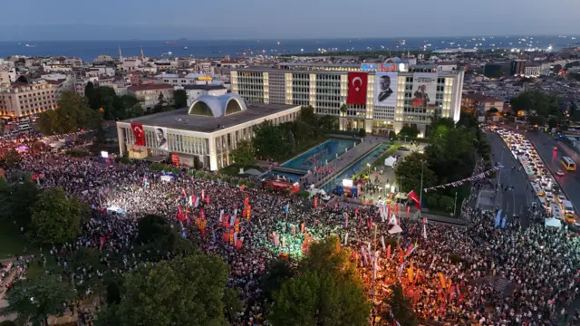 Erdoğan dünkü Saraçhane mitingine bakıp ne düşünmüştür?