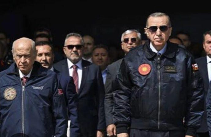 TopGun gözlüklü Erdoğan posterinin fiyatında indirime gidilmesi ne anlama geliyor?