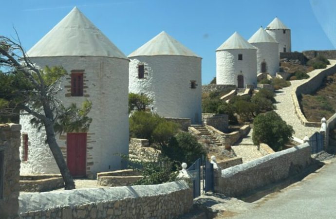 Leros ve Stamatis Makris: Paradisos’un Sofrasında Kurulan Hayaller