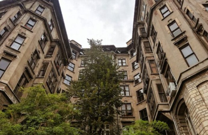 Harbiye’nin Gizli Köşesi: Arif Paşa Apartmanı