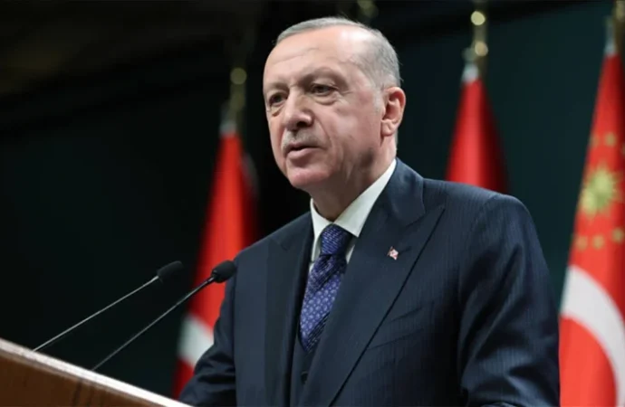İktidar ülkeyi yönetebiliyor mu ki? Tek kişi ne kadar yönetebilirse o kadar işte…