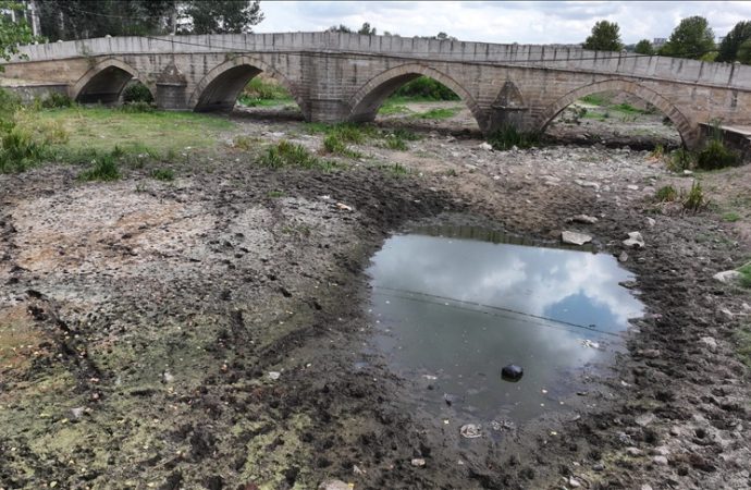 Tunca Nehri akmam diyor