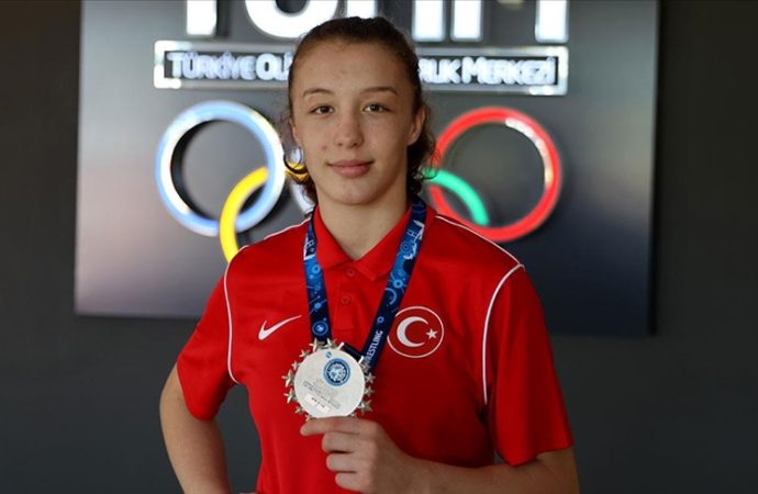 Kadın güreşçi Eylem Engin bronz aldı