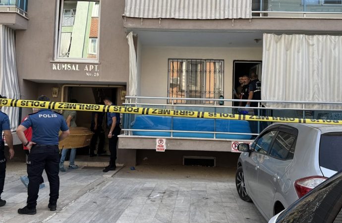 Polis ailesini katletti, yaşamına son verdi