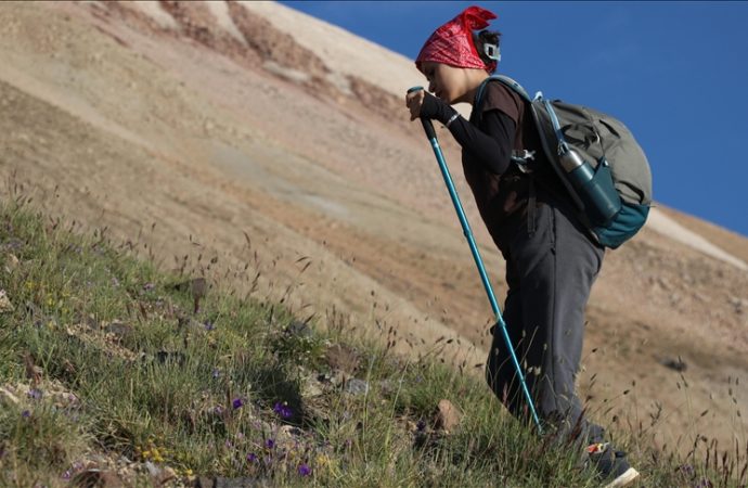 Fen liseli Meryem iki zorlu zirveyi de tırmandı, sıra Cilo’da