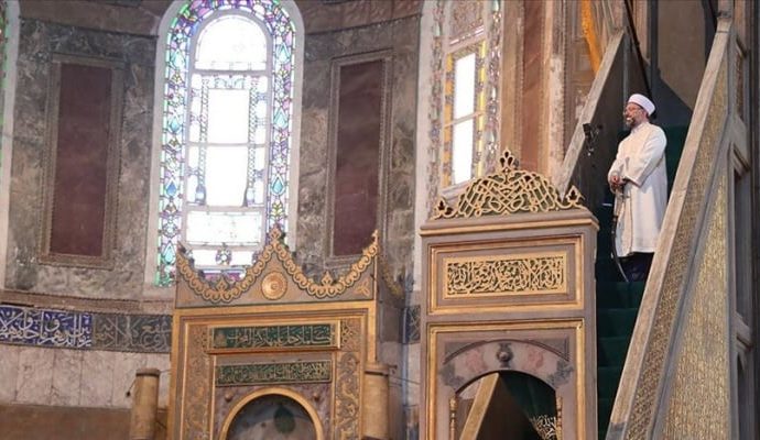 Cuma hutbesinde ‘şeytanın en sinsi tuzağı’ anlatıldı: Kısa ve şeffaf giysiler