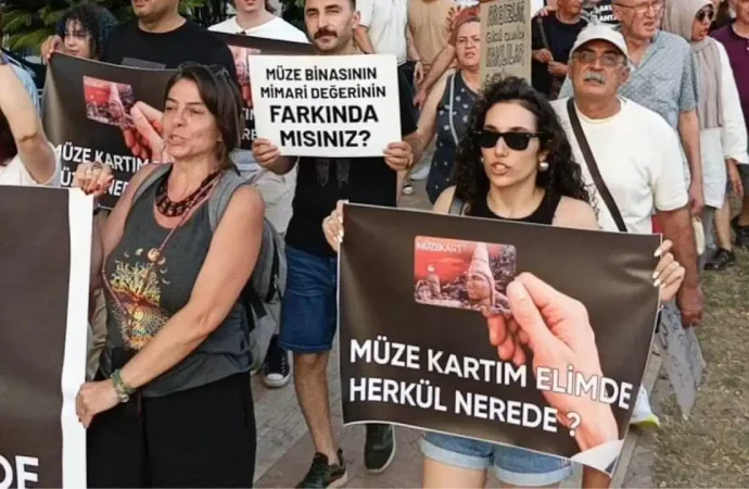 Antalyalılar müzeleri için eylemde: ‘Antalya Müzesi yıkılmasın, korunsun’