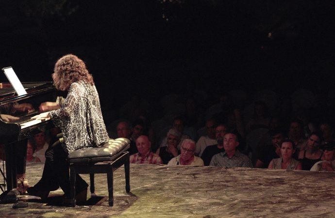 Rus piyanist Katya Apekisheva, 22. Gümüşlük Müzik Festivali’nde konser verdi