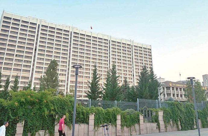 İddia: TEİAŞ Genel Merkezi’nde taşıyıcı duvarlar kesildi