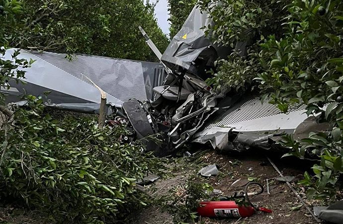 Adana’da eğitim uçağı düştü, iki kişi ağır yaralandı