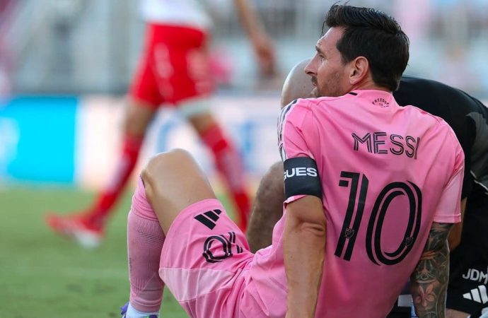 Lionel Messi 11. dakikada yıkıldı