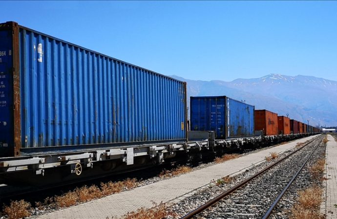 Orta Koridor’da Halkalı durağı: Çin’den yola çıkan iki yük treni Avrupa yolunda