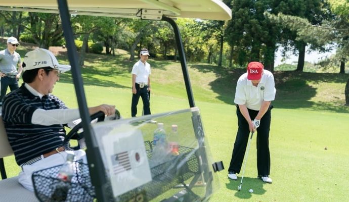 Trump’ın ‘golf keyfini bozan’ iki sivil uçağı  askeri jet kovaladı