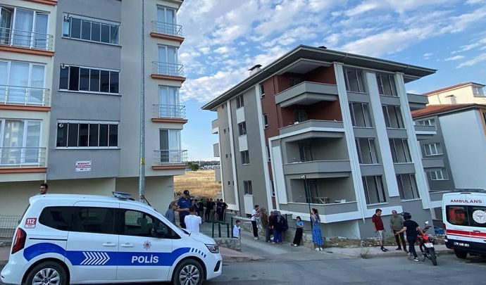 Cezaevinden izinli çıkıp evini ateşe vermiş