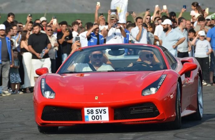 Ferrarili Belediye Başkanı drift alanı açtı: Gürültünün özel adresi oldu