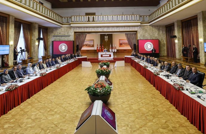 Komisyonun ilk günü güzel sözlerle geçti