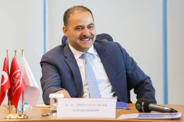 Bakan Yardımcısı Sayan CV’sindeki dört diplomayı sildi