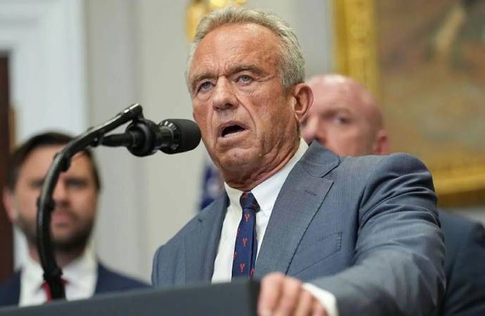 Aşı düşmanı ABD Sağlık Bakanı RFK Jr 500 milyon dolarlık aşı fonunu kesiyor