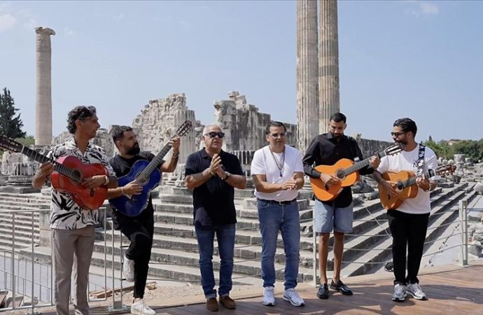 Gipsy Kings by Andre Reyes Apollon Tapınağı’nda klip çekti