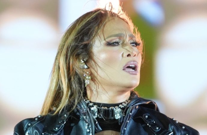 Jennifer Lopez 60 milyon lirayı elinin tersiyle itti