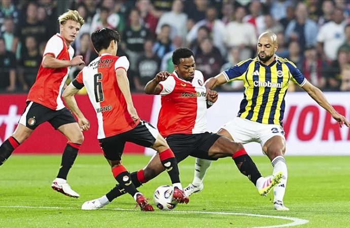 Fenerbahçe son dakika golüyle yıkıldı