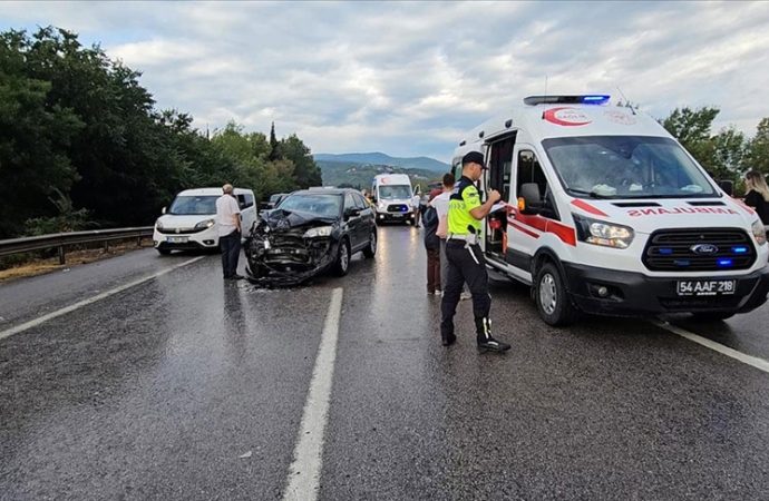 Zincirleme trafik kazasında 10 kişi yaralandı