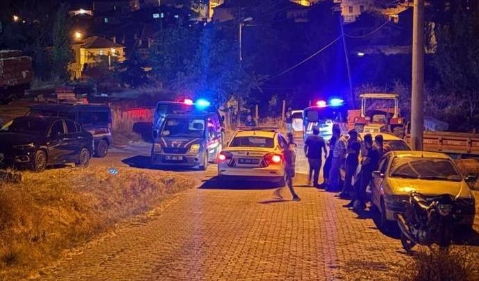 Eşini boğazını keserek öldürüp ormanda intihar etti