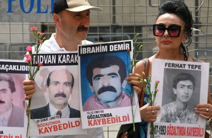 Cumartesi Anneleri 1063. haftada: 32 yıl önce gözaltında kaybedilen gazeteci Ferhat Tepe için adalet istendi