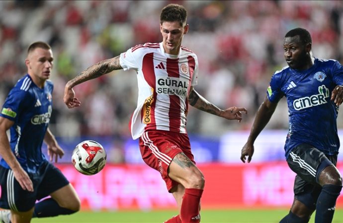 Antalyaspor, lige üç puanla başladı