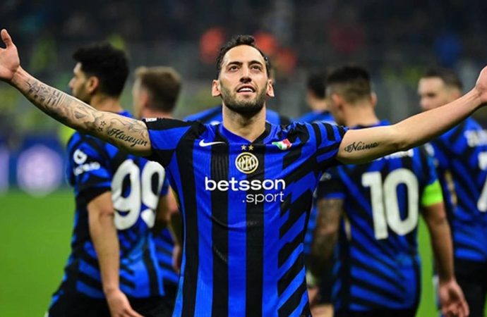 Hakan Çalhanoğlu: Nezaketen Ali Bey ile görüştüm, ben Galatasaraylıyım