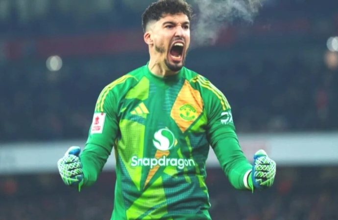 Altay Bayındır penaltı kurtardı Manchester United kazandı