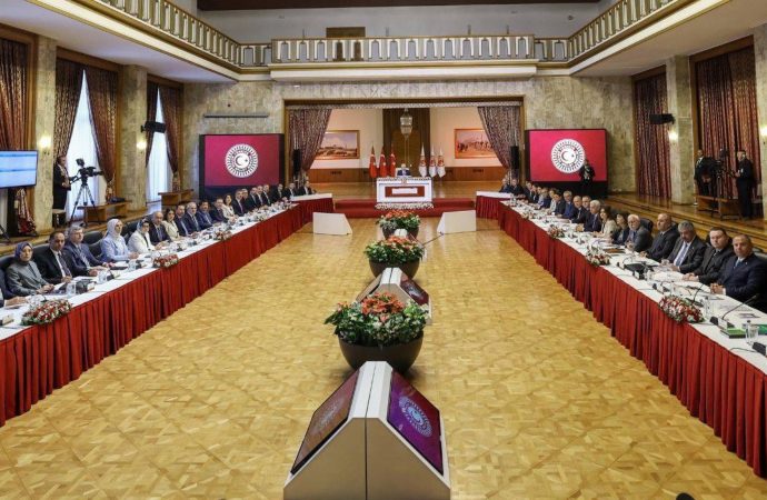 ‘Türk-Türkiyeli’ tartışmasına Uçum formülü: ‘Türkiye halkından oluşan Türk milleti’