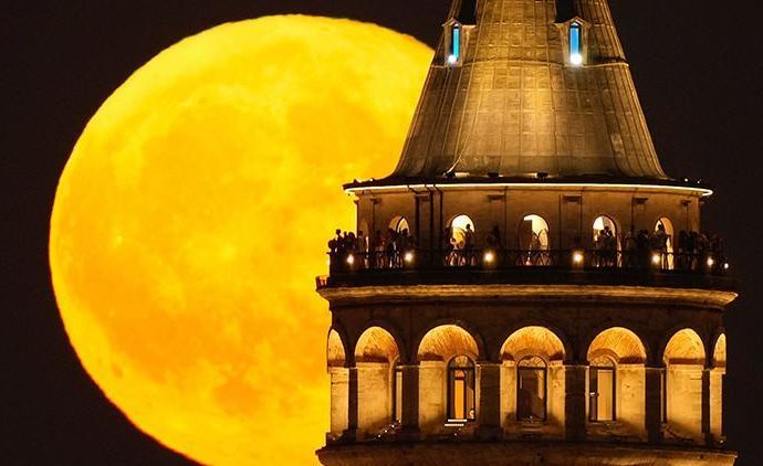 İstanbul’da ‘mersin balığı dolunayı’