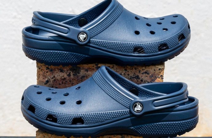 Tüketici tasarrufa ayakkabıdan başladı: Crocs hisseleri erimeye başladı