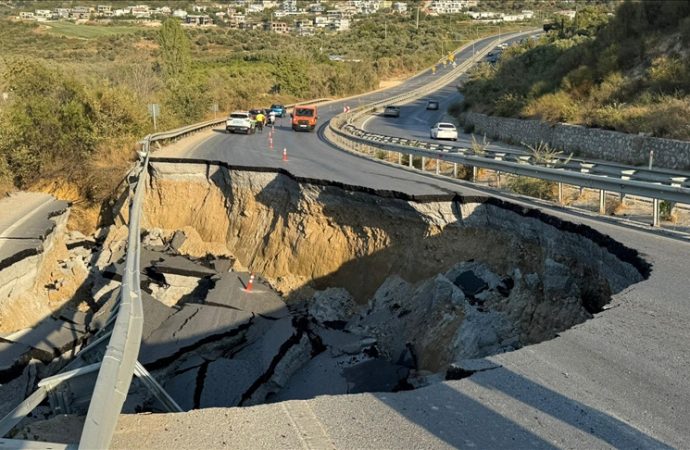 Söke-Kuşadası kara yolu çöktü