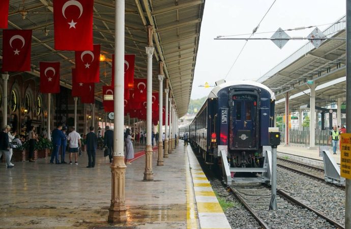 Sirkeci ve Haydarpaşa garları boşaltıldı: Orient Express lokantası da gitti