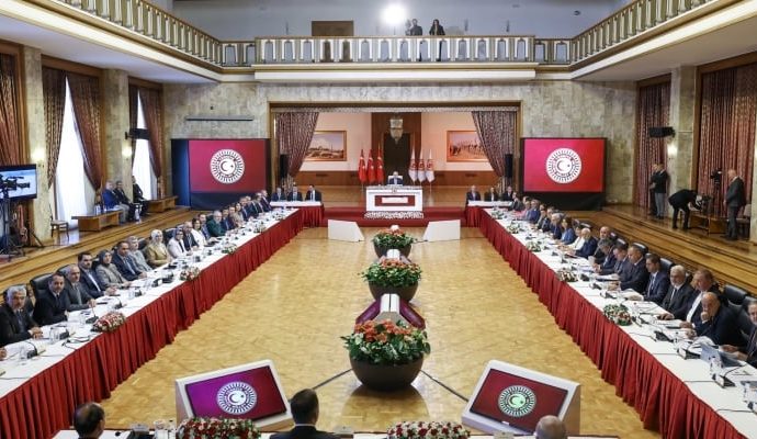 Kurtulmuş resmen istedi: AK Parti, CHP ve DEM’e birer üye daha verecek