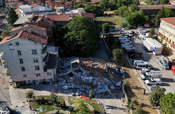 Bakan Kurum deprem bilançosunu verdi: Bir yıkık, 13 ağır hasarlı, 61 az hasarlı yapı
