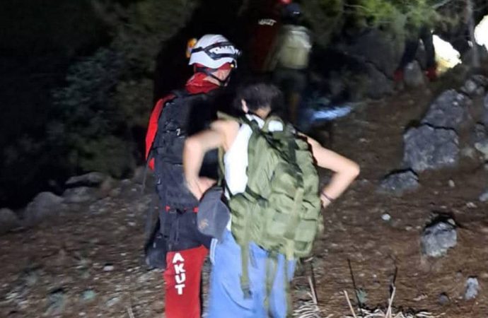 Alanya Kalesi’nde mahsur kalan üç öğrenci kurtarıldı