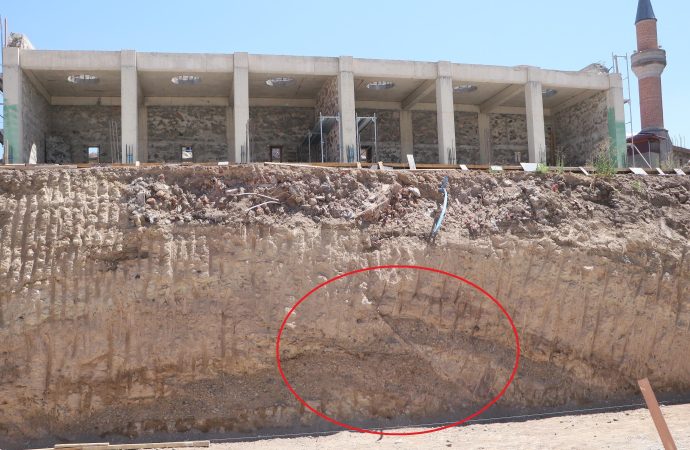 Temel kazıldı, fay hatları ortaya çıktı
