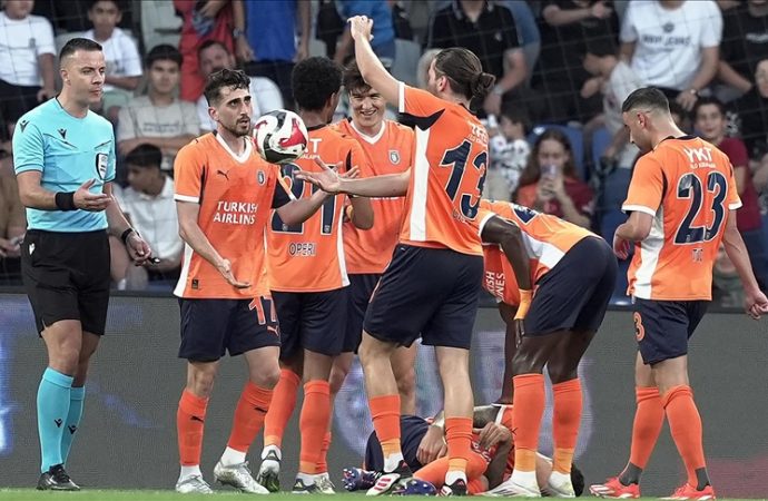 Başakşehir, güle oynaya play-off turuna yükseldi