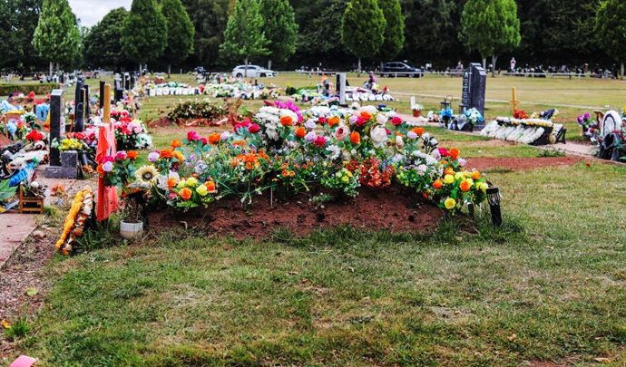 İngiltere’de ‘şişman’ mezarlığı: Yüzde 20 daha pahalı