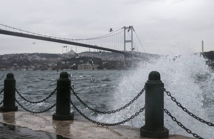 İstanbul için bir uyarı da AKOM’dan geldi: Fırtına uçuracak!